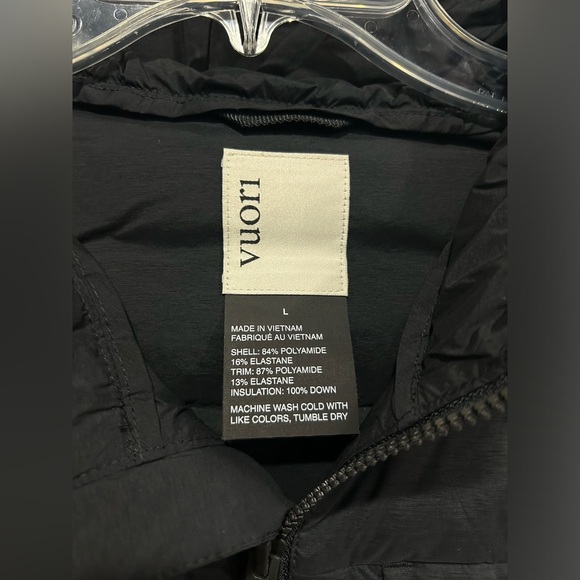 Vuori Men's Large Steadfast Full Zip Hooded Jacket Insulated Black NWT Down - Picture 7 of 8